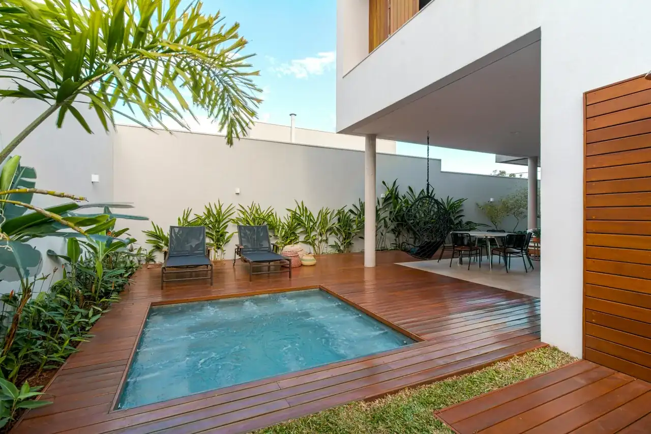 10 Best Composite Decking for MA Winter (50-PSF Snow + UV Tested)