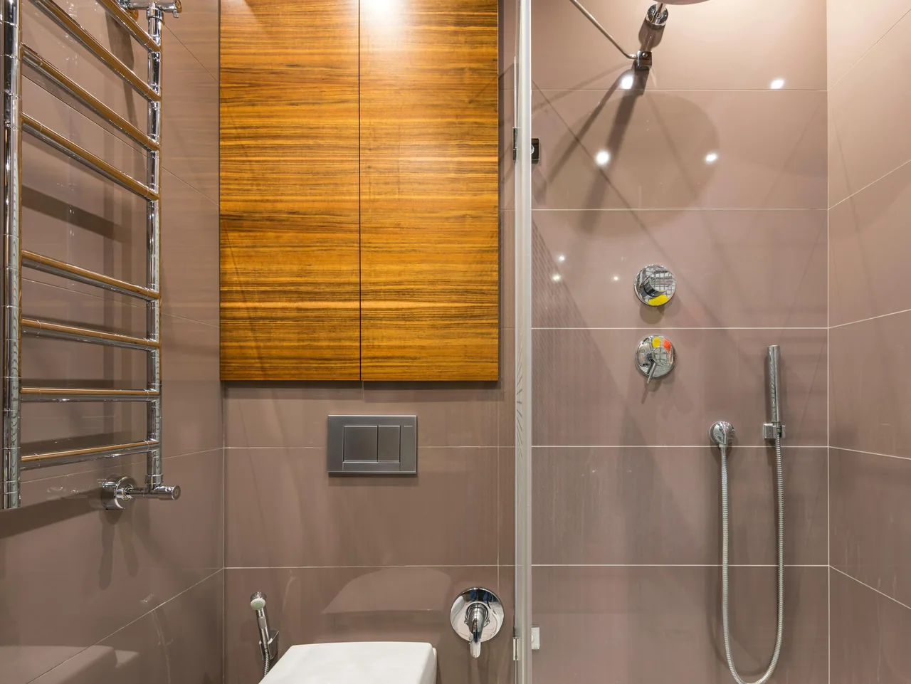 8 Best Tankless Water Heaters for MA Hard Water (Scale + Flow Tested)