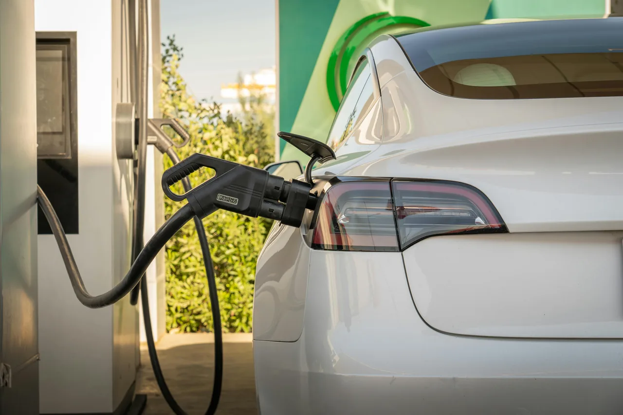 EV Charger Types Explained: Level 1 vs 2 vs DC Fast in MA